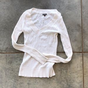 White v-neck long sleeve
